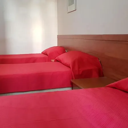 Hostal Rainbow Yellow